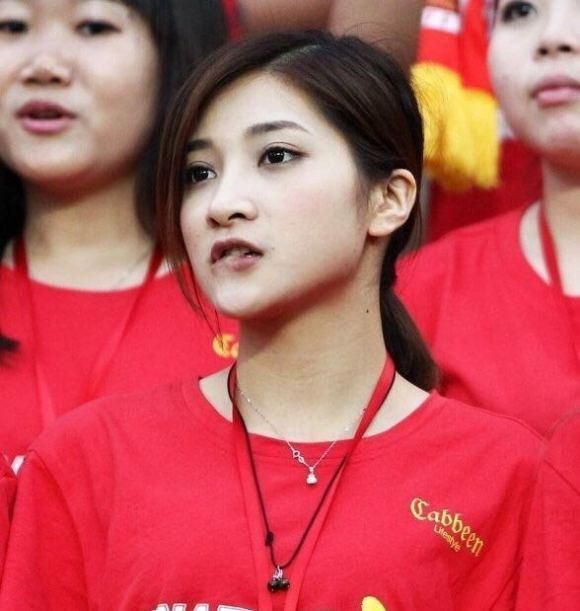 纲手被扒开腿做同人免费